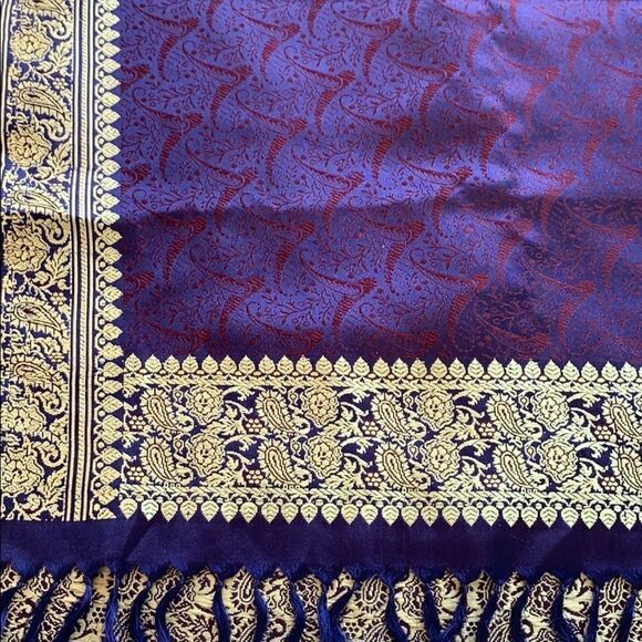 Vintage silk navy burgundy Jaquard gold shawl - Picture 7 of 10